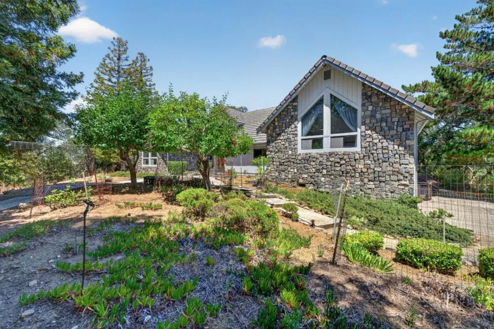 13204 Wright Way Los Altos Hills, CA 94022
