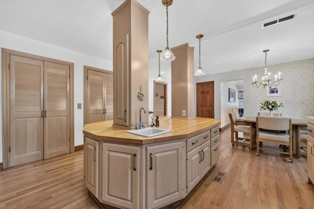 13204 Wright Way Los Altos Hills, CA 94022