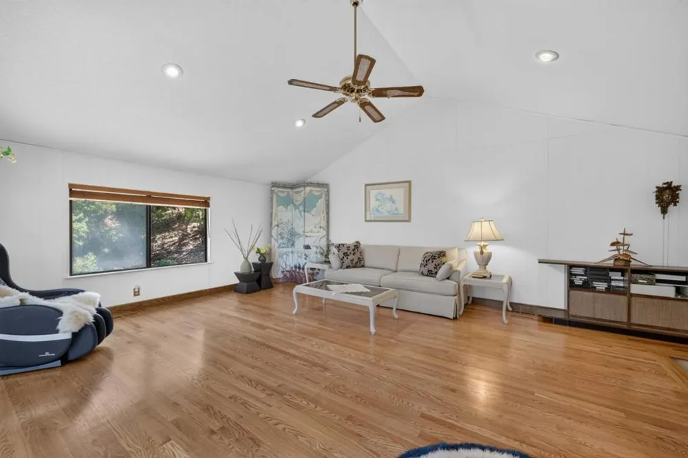 13204 Wright Way Los Altos Hills, CA 94022