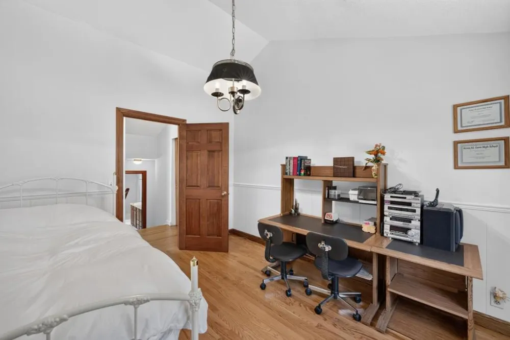 13204 Wright Way Los Altos Hills, CA 94022