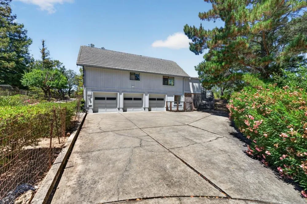 13204 Wright Way Los Altos Hills, CA 94022