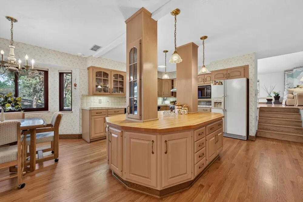 13204 Wright Way Los Altos Hills, CA 94022