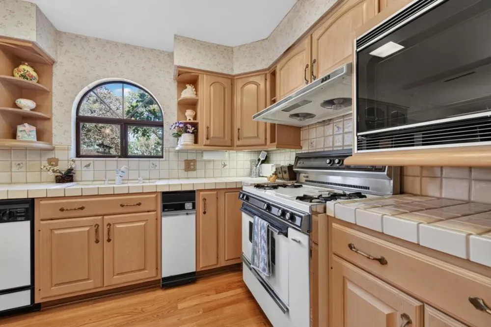 13204 Wright Way Los Altos Hills, CA 94022