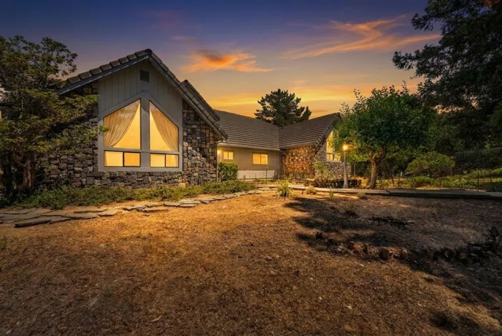 13204 Wright Way Los Altos Hills, CA 94022