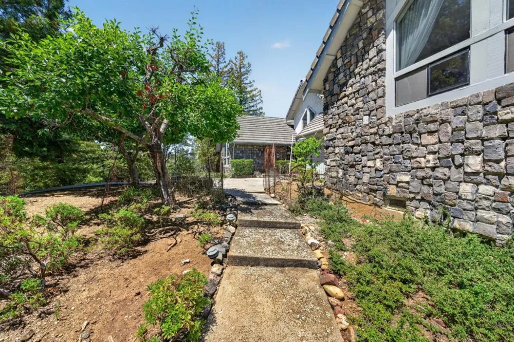 13204 Wright Way Los Altos Hills, CA 94022