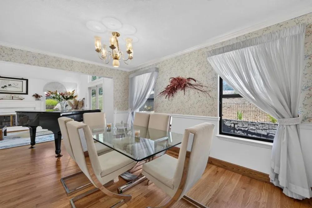 13204 Wright Way Los Altos Hills, CA 94022