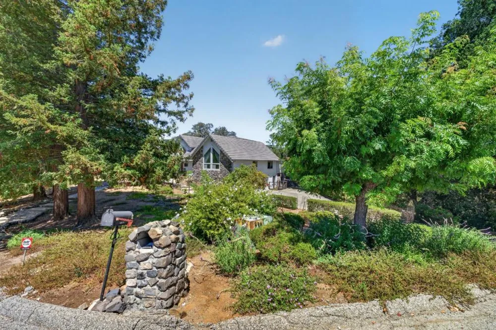13204 Wright Way Los Altos Hills, CA 94022