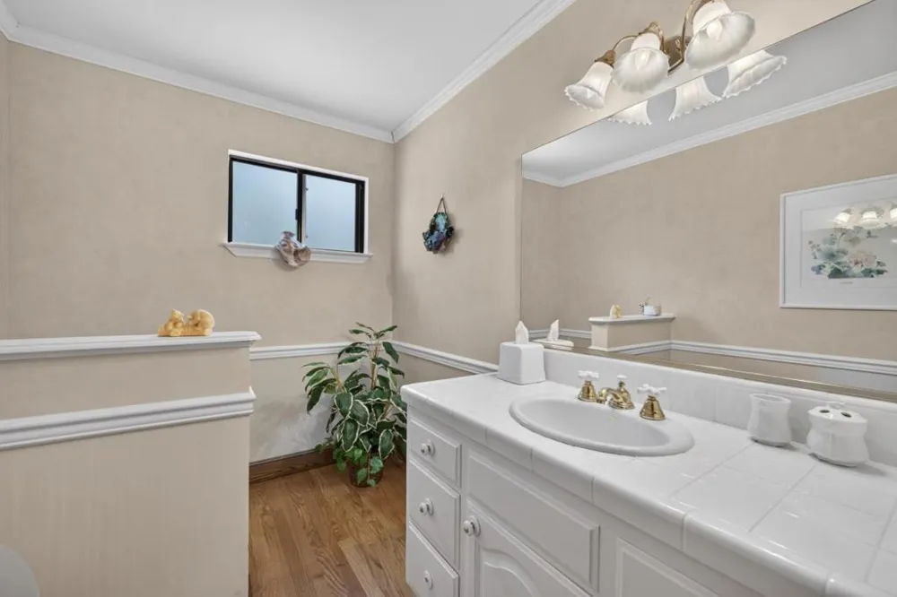 13204 Wright Way Los Altos Hills, CA 94022