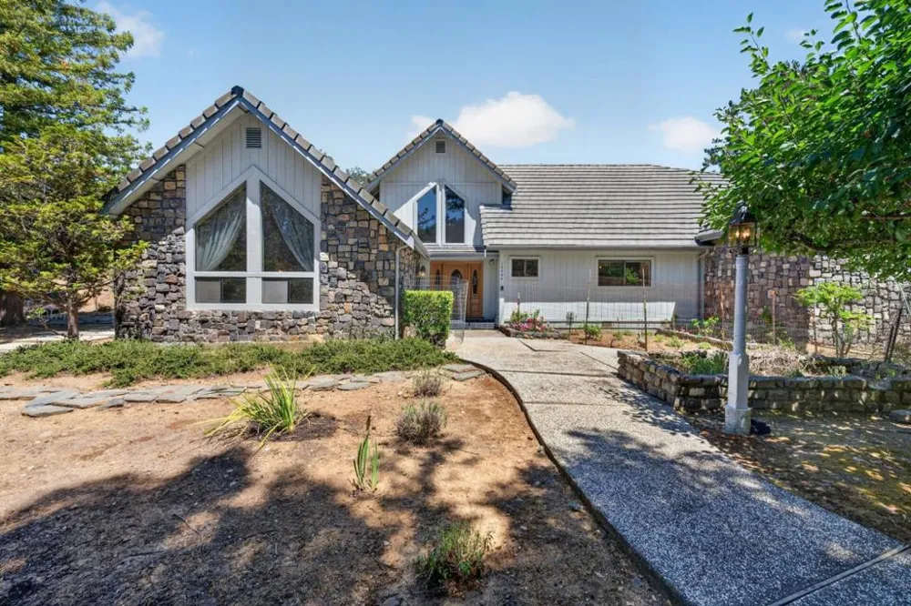 13204 Wright Way Los Altos Hills, CA 94022