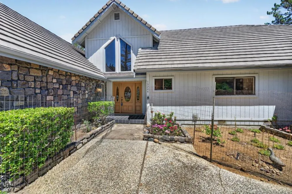 13204 Wright Way Los Altos Hills, CA 94022