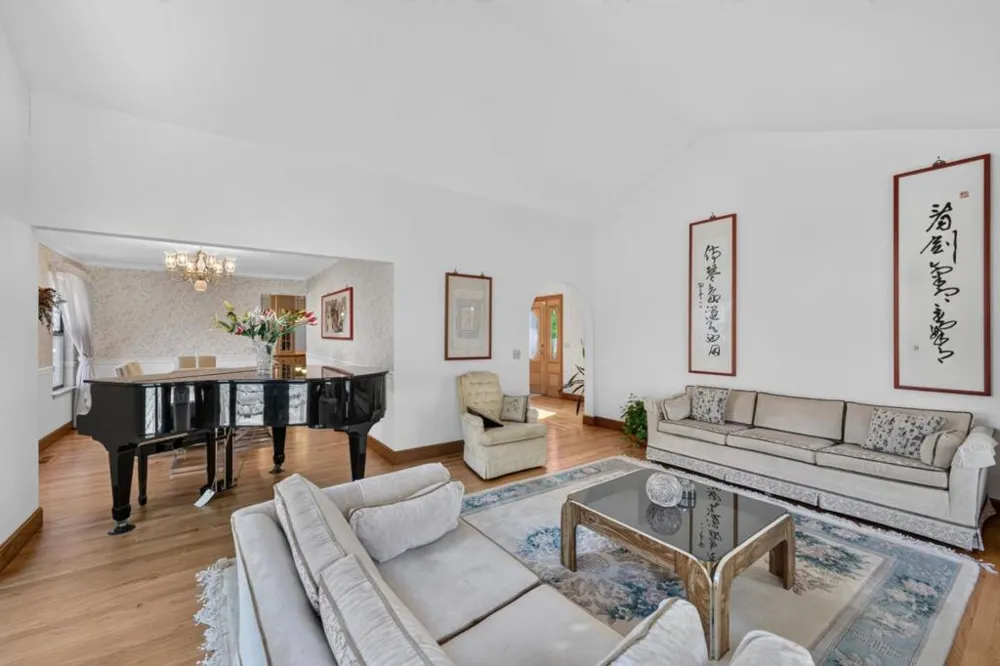 13204 Wright Way Los Altos Hills, CA 94022