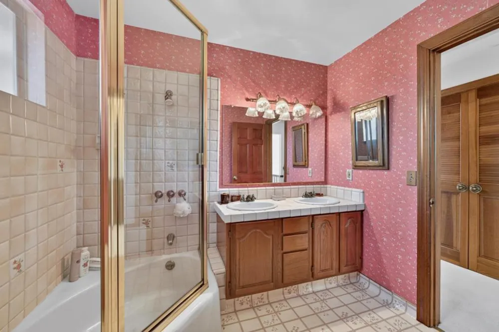 13204 Wright Way Los Altos Hills, CA 94022