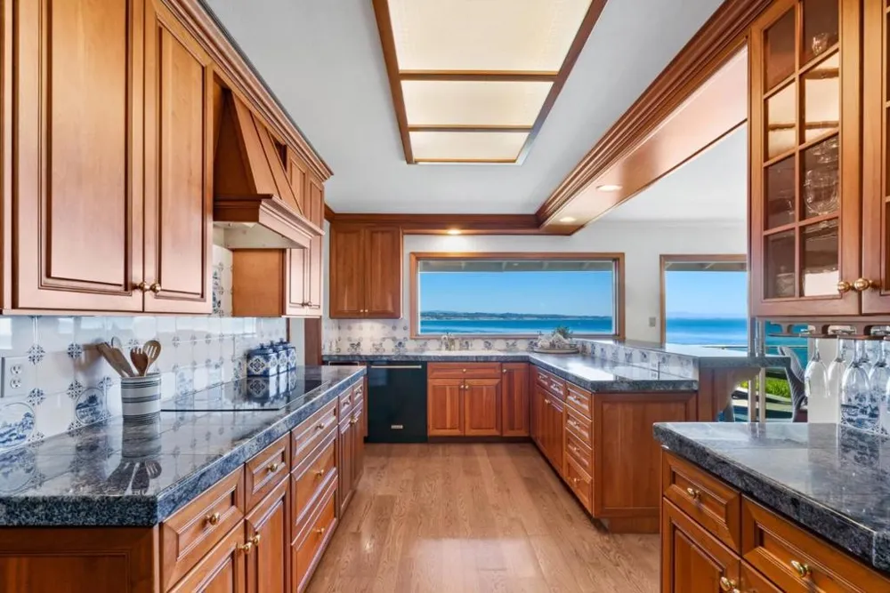 4250 Opal Cliff Drive Santa Cruz, CA 95062