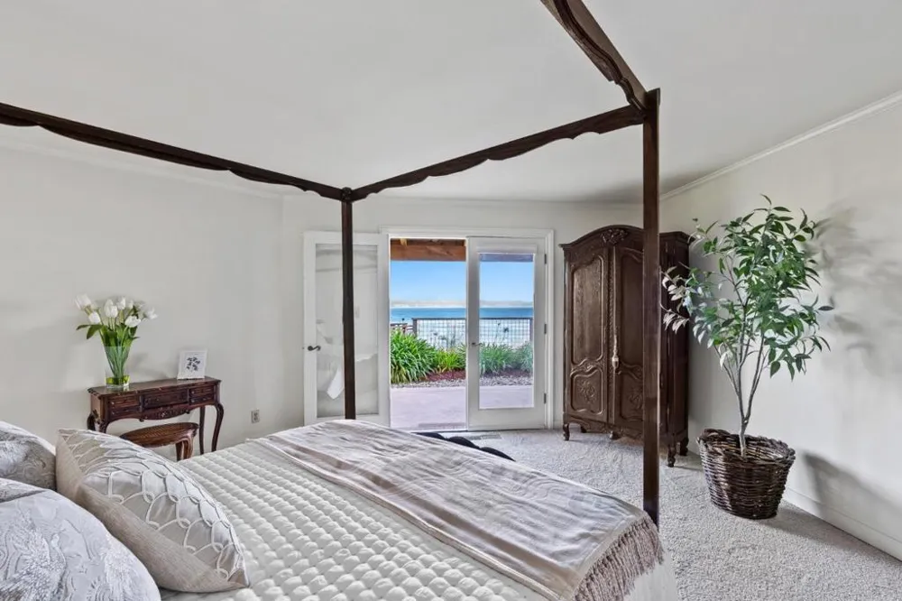 4250 Opal Cliff Drive Santa Cruz, CA 95062