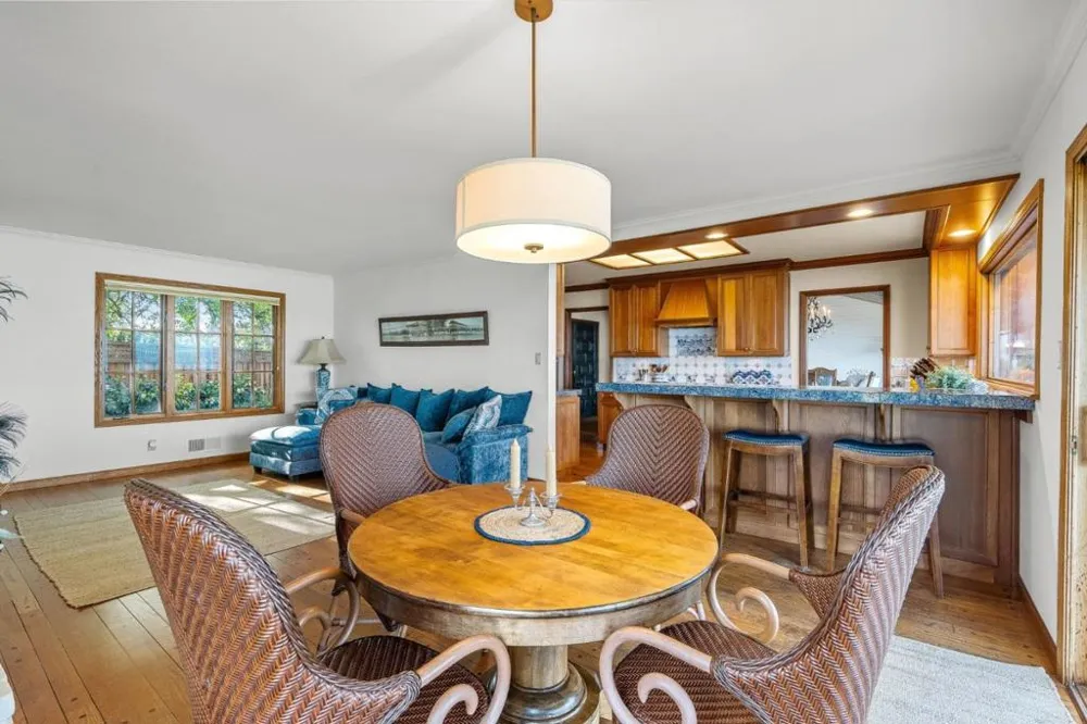 4250 Opal Cliff Drive Santa Cruz, CA 95062