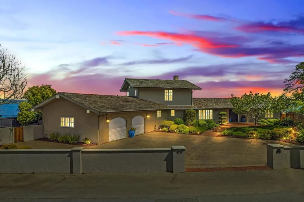 4250 Opal Cliff Drive Santa Cruz, CA 95062
