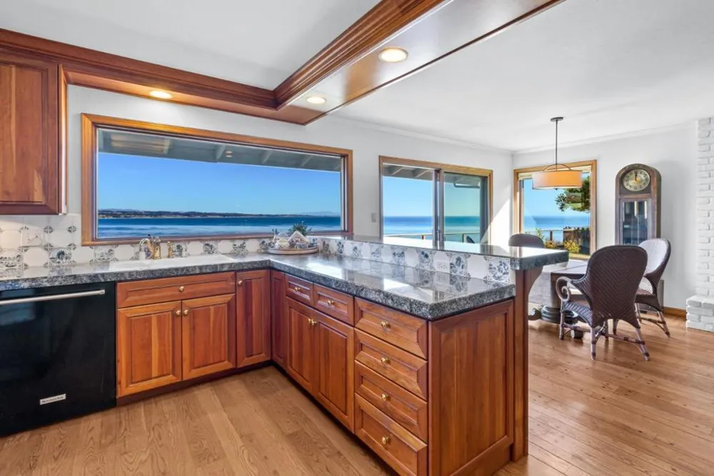 4250 Opal Cliff Drive Santa Cruz, CA 95062