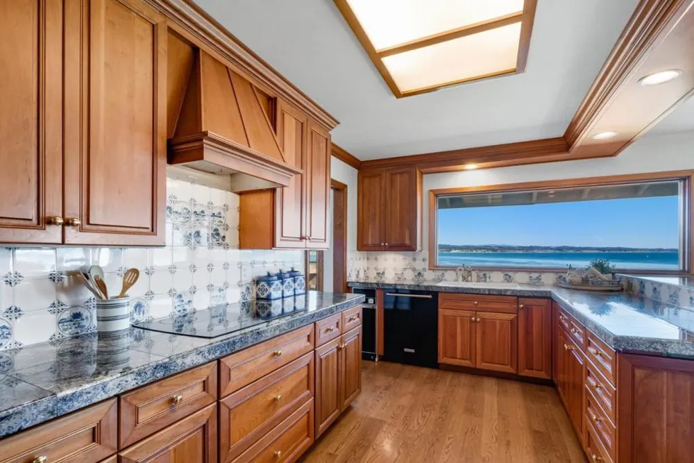 4250 Opal Cliff Drive Santa Cruz, CA 95062
