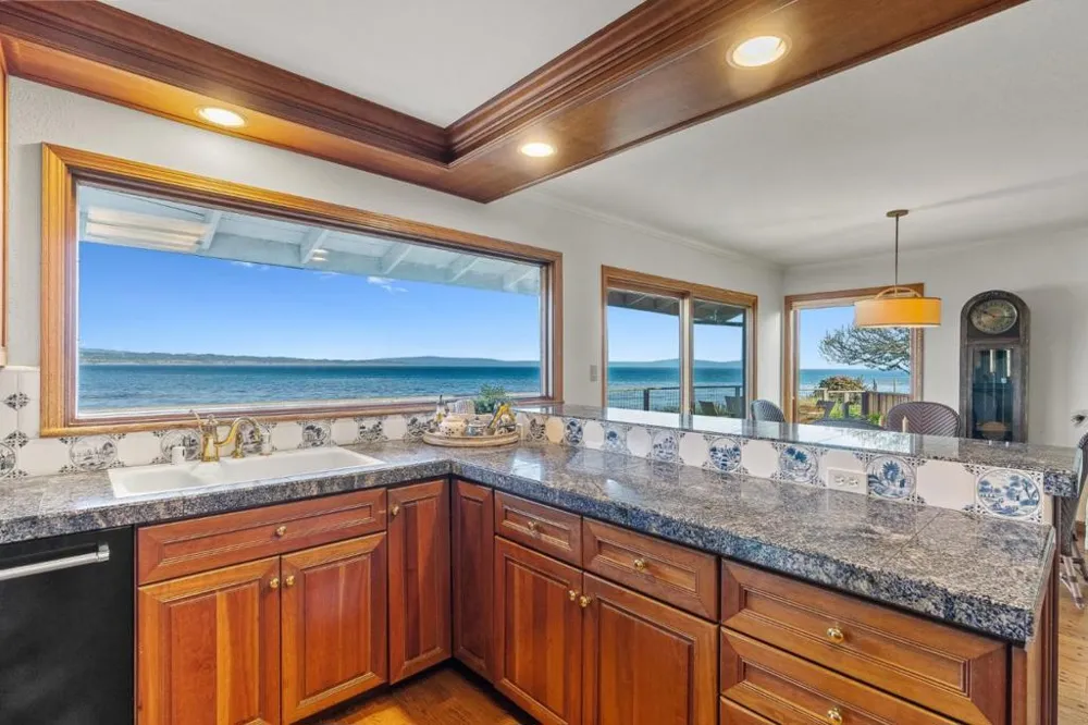 4250 Opal Cliff Drive Santa Cruz, CA 95062