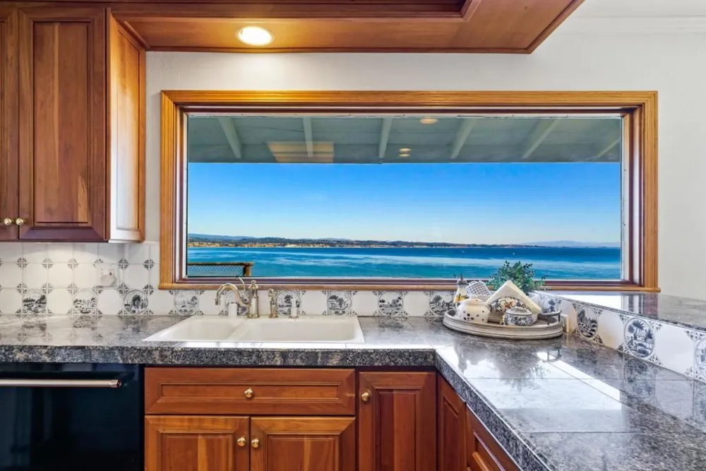 4250 Opal Cliff Drive Santa Cruz, CA 95062