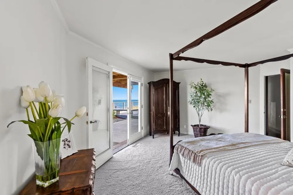 4250 Opal Cliff Drive Santa Cruz, CA 95062