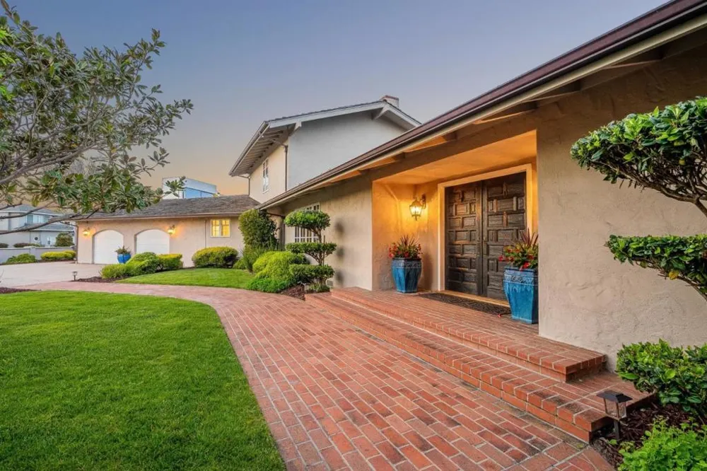 4250 Opal Cliff Drive Santa Cruz, CA 95062