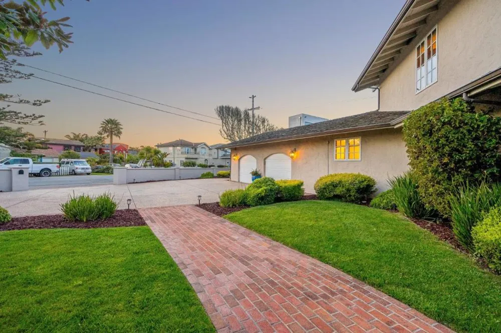 4250 Opal Cliff Drive Santa Cruz, CA 95062
