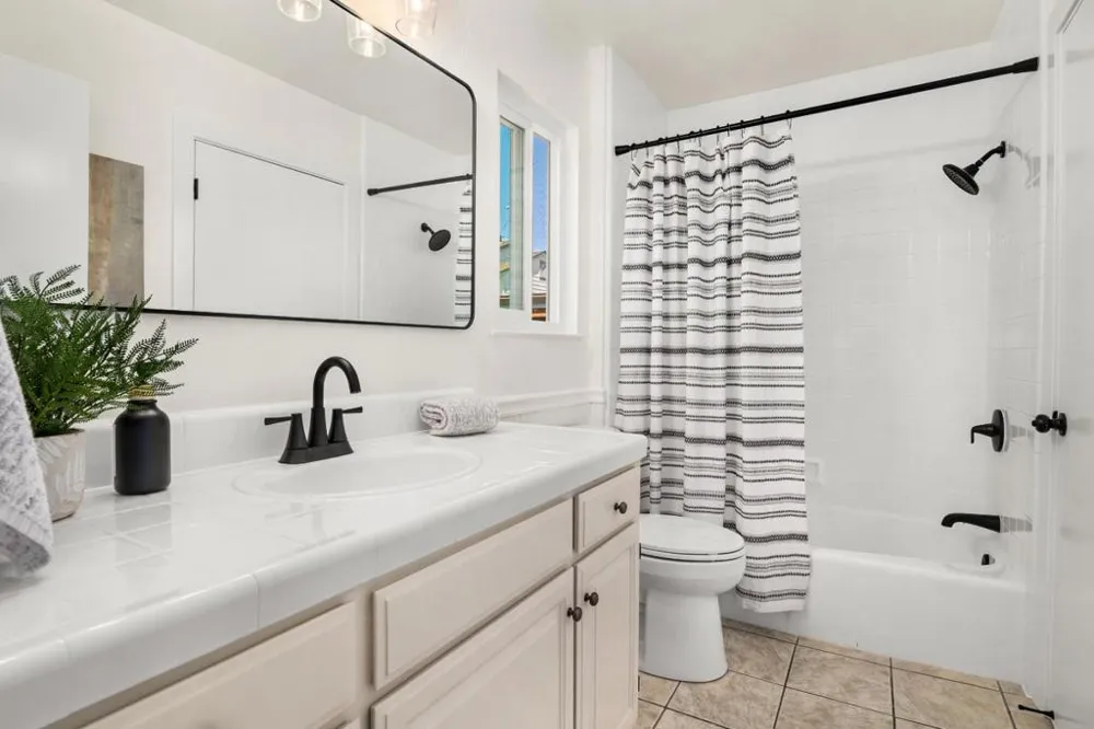 4805 Emerald Street Capitola, CA 95010