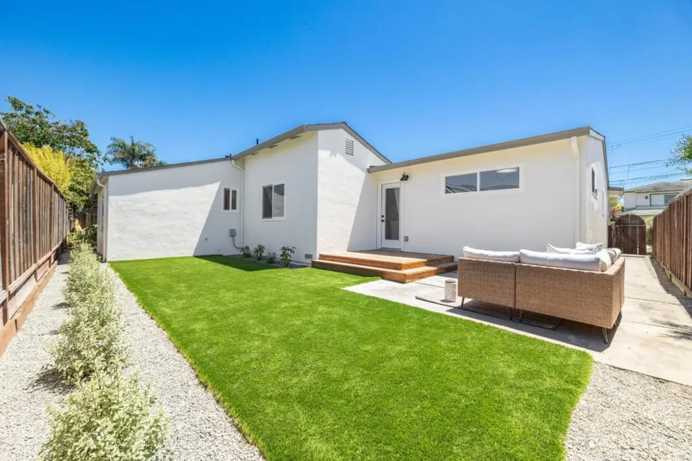 4805 Emerald Street Capitola, CA 95010