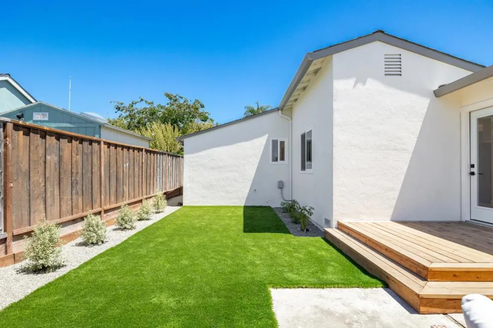 4805 Emerald Street Capitola, CA 95010
