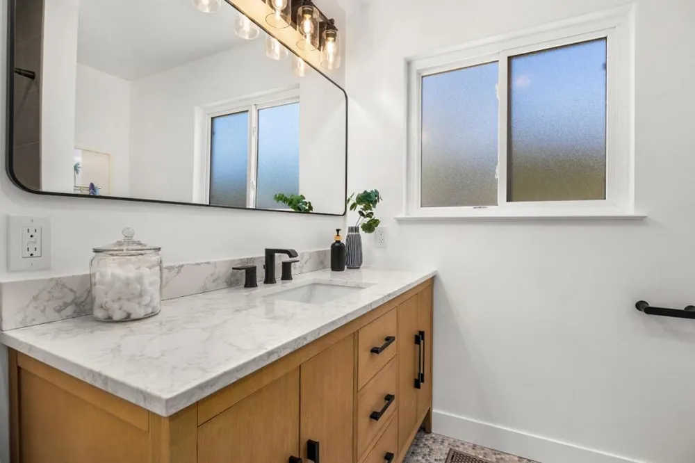 4805 Emerald Street Capitola, CA 95010