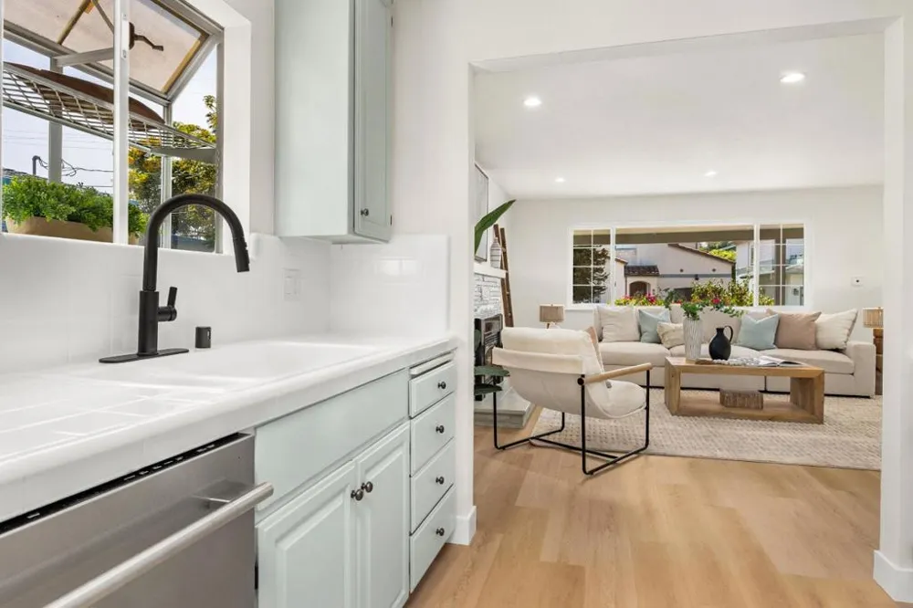 4805 Emerald Street Capitola, CA 95010