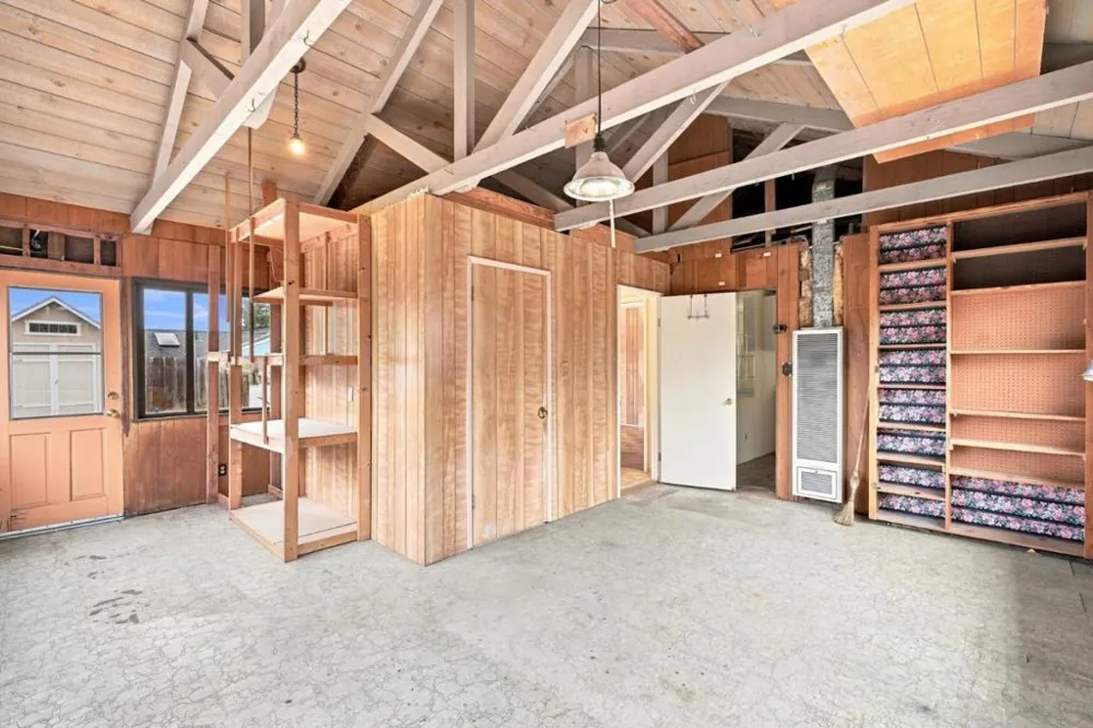 61 Work Avenue Del Rey Oaks, CA 93940