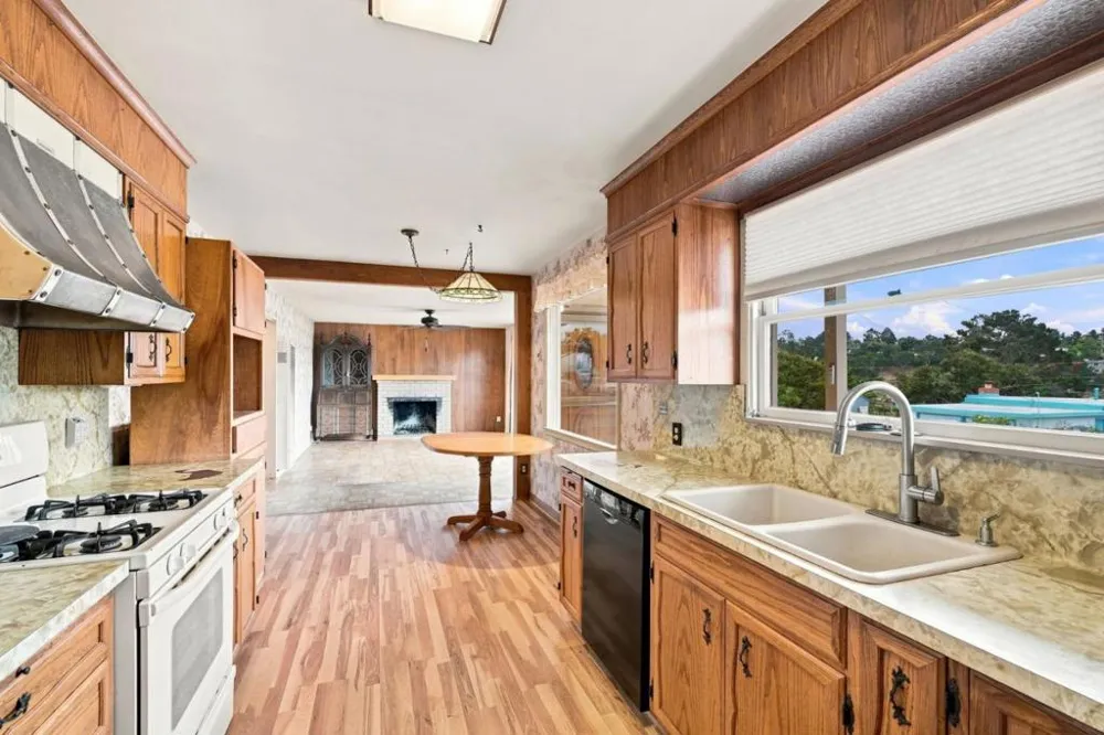 61 Work Avenue Del Rey Oaks, CA 93940