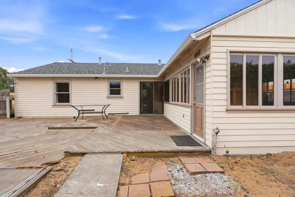 61 Work Avenue Del Rey Oaks, CA 93940