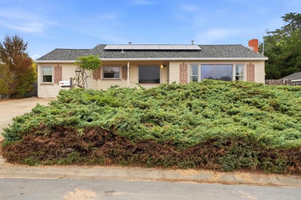 61 Work Avenue Del Rey Oaks, CA 93940