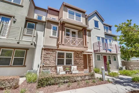 1256 Water Lily Way