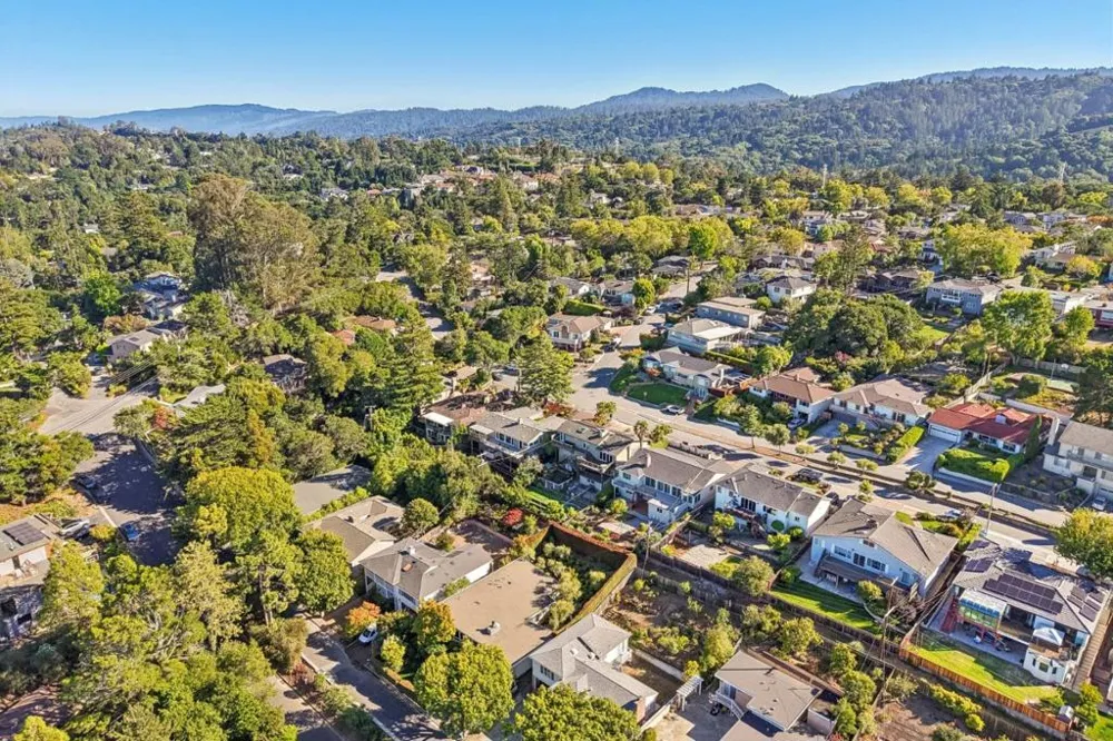 1512 Alturas Drive Burlingame, CA 94010