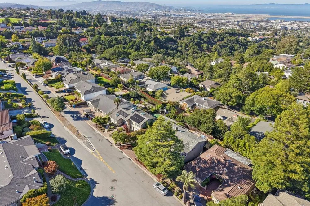1512 Alturas Drive Burlingame, CA 94010