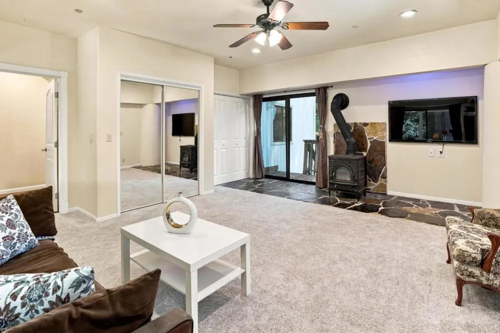 16855 Redwood Lodge Road Los Gatos, CA 95033