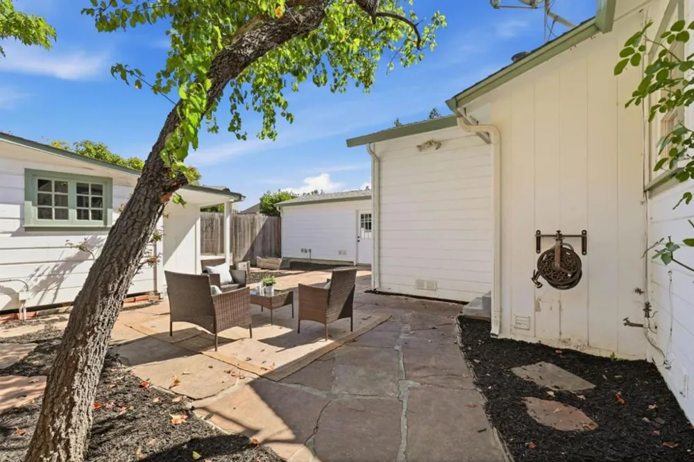 641 Waltermire Street Belmont, CA 94002