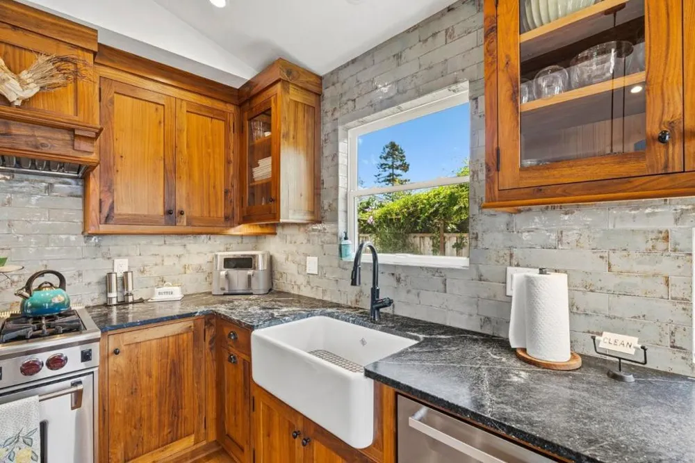 529 Capitola Avenue Capitola, CA 95010