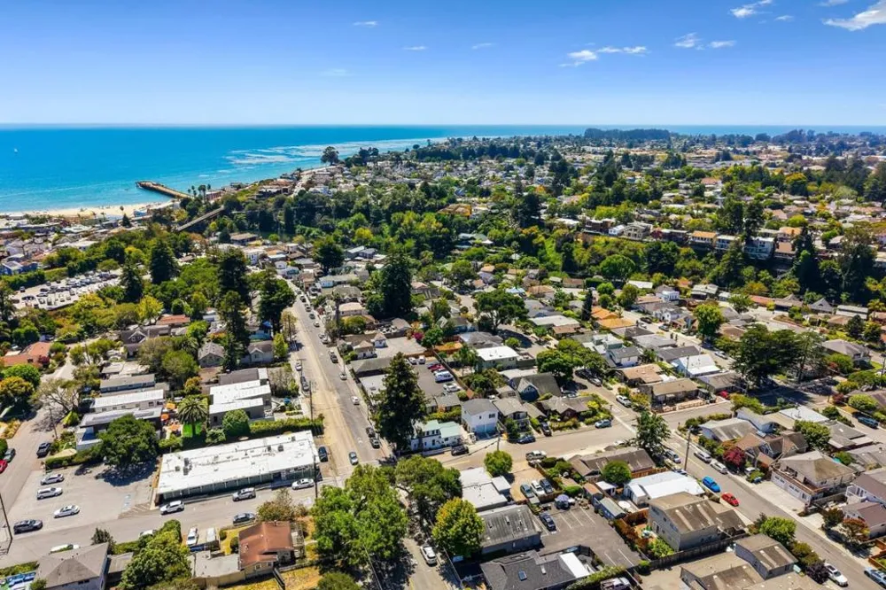 529 Capitola Avenue Capitola, CA 95010