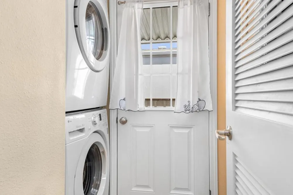 1555 Merrill Street #7 Santa Cruz, CA 95062