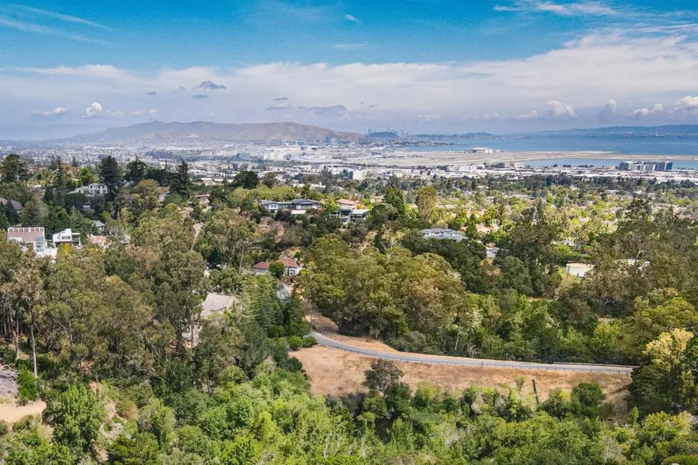 68 Eugenia Way Hillsborough, CA 94010
