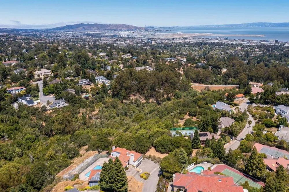 68 Eugenia Way Hillsborough, CA 94010