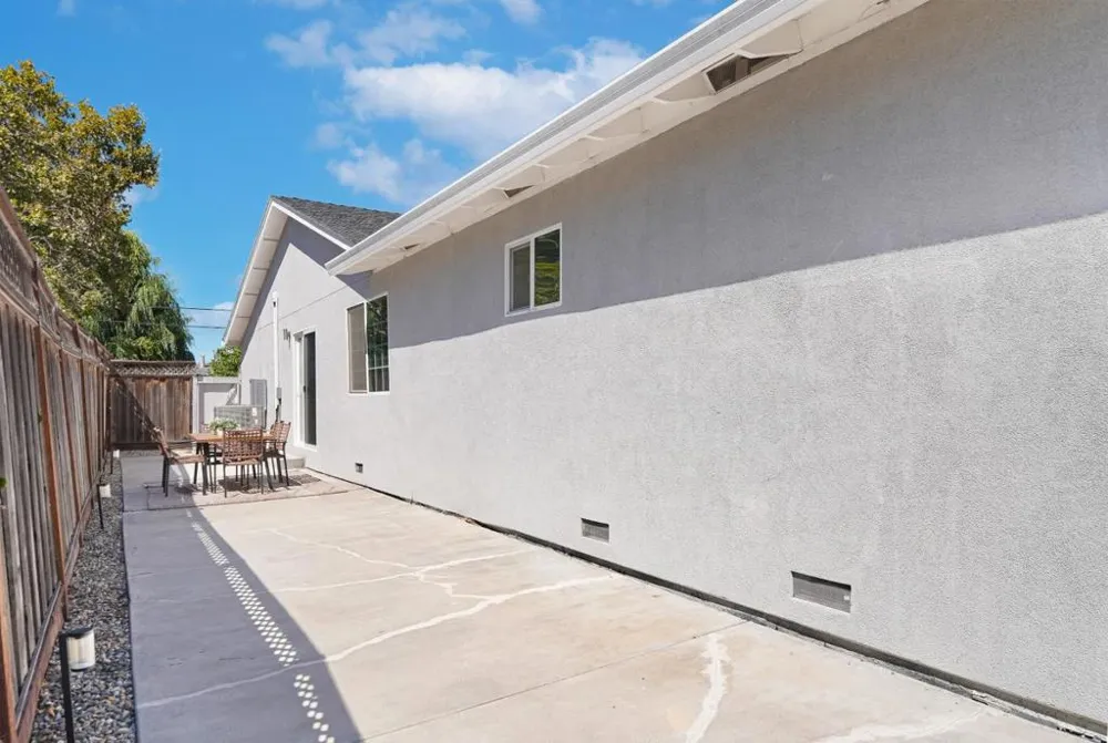 1120 Alberni Street East Palo Alto, CA 94303