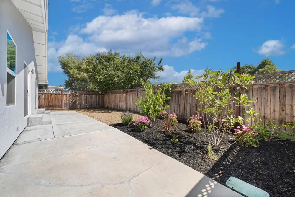 1120 Alberni Street East Palo Alto, CA 94303