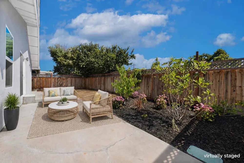 1120 Alberni Street East Palo Alto, CA 94303
