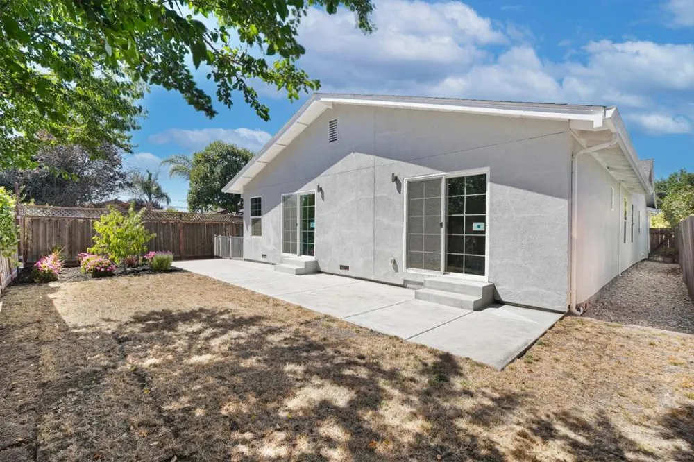 1120 Alberni Street East Palo Alto, CA 94303